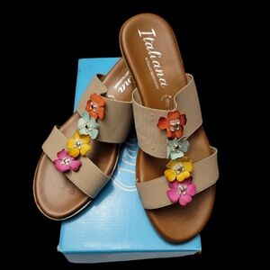 Italiana ShoeMaker Jessa Bone/Mushroom/Khaki Strappy Slide W Multi Flowers 10M